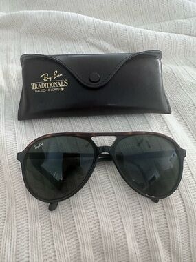 Ray-Ban Aviator Sunglasses - Black Lenses with tortoiseshell and black frame